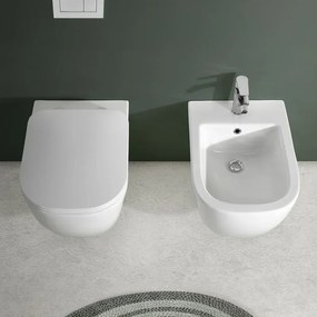 Sanitari Sospesi in ceramica bianco design quadrato con copriwc e scarico rimless Kayra