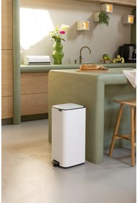 Cestino per la spazzatura bianco in acciaio con pedale 30 l Bo – Brabantia