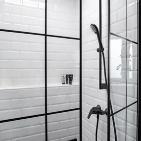 WENKO 24924100 - Soffione doccia con sistema di risparmio idrico 11x11 cm, nero