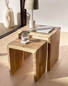 Kave Home - Set Zuleika di 2 tavolini ad incastro in legno massello di acacia 50 x 42 cm / 34 x 42 cm
