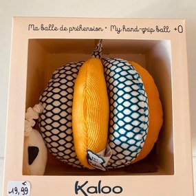 Pallina in tessuto con attività per bambini piccoli