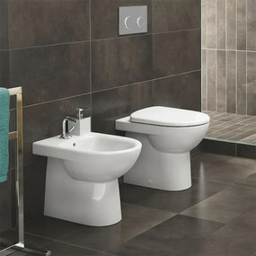 Sanitari filomuro Geberit con scarico universale e copriwc Selnova