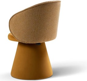 Poltrona color senape con rivestimento in velluto Inez – Micadoni