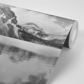 Carta da parati – Lago vicino a montagna in bianco e nero