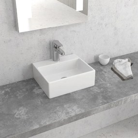 New Line Xr2 Lavabo 34x29,5 Da Appoggio con bordo rubinetteria In Porcellana Bianco