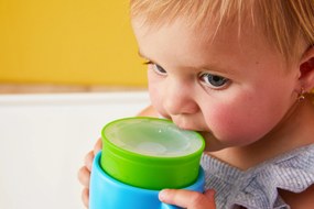 Tazza di apprendimento 360° anti-goccia 250 ml - blu/verde