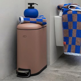 Asciugamano in cotone biologico blu-marrone 50x90 cm Retro - Mette Ditmer Denmark