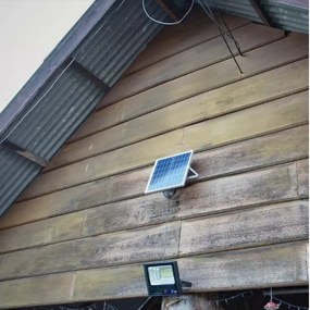 Faretto solare dimmerabile LED 16W 3,2V 4000K IP65 con telecomando