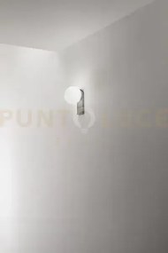 Talia applique in alluminio grigio titanio e vetro soffiato bianco ...