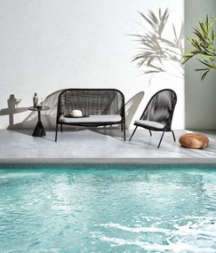 Kave Home - Tavolino Delano in terrazzo nero e gambe in acciaio finitura nera Ã˜ 40 cm