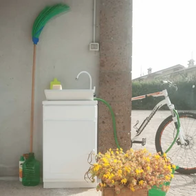 Lavatoio a Terra Per Esterno 50x50 Un'Anta Con Vasca Sifone e Tavoletta In Plastica Xilon "Meteo" Bianco Lucido