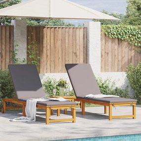 Lettini da sole 2 pz con cuscini in legno massello di acacia,  lettino da sole con cuscini grigio chiaro in legno massello di acacia
