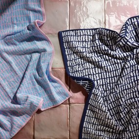 Asciugamano tipo terry blu/rosa in misto bambù 70x140 cm Nuance – JUNA