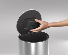 Cestino per la spazzatura color argento lucido in acciaio inox con pedale 30 l Arc – Joseph Joseph