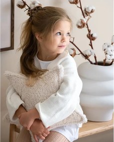 Cuscino per divano da bambini color crema con rivestimento in bouclé Star – Wigiwama