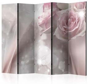 Paravento design Dewy Roses II - Fiori di rosa rosa su uno sfondo lussuoso e fantasia