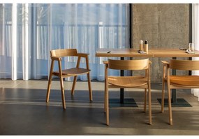 Sedia da pranzo di colore naturale in rovere massiccio con braccioli Flip – Gazzda