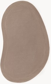 Tappeto in lana fatto a mano dalla forma organica Kadey