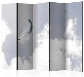 Paravento Piuma Angelica II - romantica piuma tra le nuvole su cielo chiaro