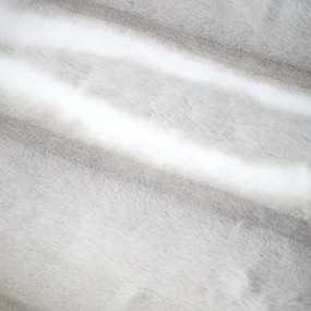 Coperta grigio chiaro in pelliccia finta 130x170 cm Flint – Catherine Lansfield