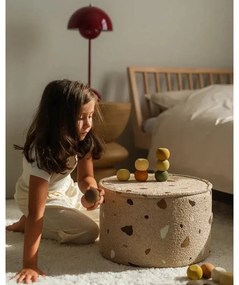 Pouf per bambini marrone chiaro con rivestimento in bouclé e ciniglia Terrazzo – Wigiwama