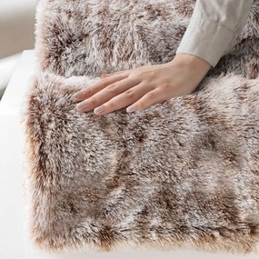 Coperta marrone in pelliccia finta 180x220 cm Antartic – douceur d'intérieur