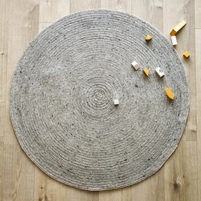 Tappeto grigio in misto lana e cotone fatto a mano, ø 140 cm Neethu - Nattiot
