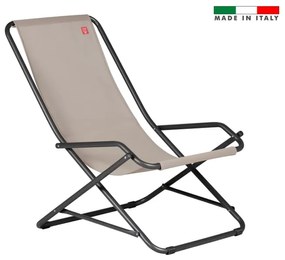 Sedia a sdraio da giardino in acciaio con braccioli pieghevole Swing FIAM, seduta in textilene tortora