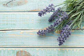 Carta da parati autoadesiva – Lavanda su sfondo di legno