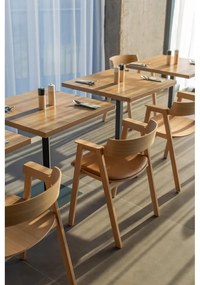 Sedia da pranzo di colore naturale in rovere massiccio con braccioli Flip – Gazzda