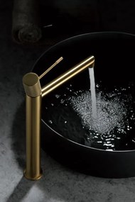 Rubinetto miscelatore alto per lavabo monocomando senza scarico in ottone oro spazzolato Melin