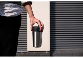 Tazza da viaggio in blu scuro-argento 450 ml Sipp - Joseph Joseph