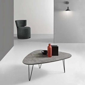 Tavolino NICO piano in legno sagomato Cemento e gambe in metallo