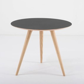 Tavolino in legno di quercia con piano nero , ⌀ 55 cm Arp - Gazzda