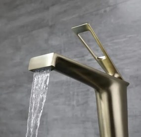 Rubinetto per lavabo ELITE EDITION BBS1257 in ottone con bocca a cascata, disponibile in più finiture — Nero — Bassa