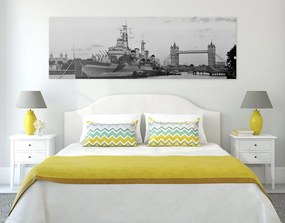 Quadro su tela – Splendida barca sul fiume Tamigi a Londra in bianco e nero