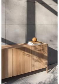 Cassettiera di colore naturale in rovere massiccio 220x85x42 cm Dvor – Gazzda