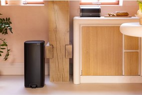 Cestino per la spazzatura nero opaco in acciaio con pedale 30 l Bo – Brabantia
