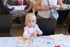 Gioco d'arte con adesivi - animali marini