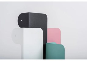 Mensola a muro in acciaio verde con dettaglio in legno di quercia con 2 ganci , lunghezza 60 cm Hook - Gazzda