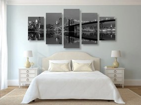 Quadri 5 pezzi – Riflesso di Manhattan nell'acqua in bianco e nero