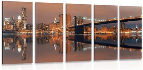 Quadri 5 pezzi – Riflesso di Manhattan nell'acqua