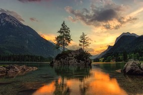 Carta da parati – Paesaggio montano sul lago