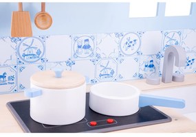 Cucina romantica in legno - blu chiara