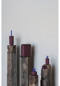 Dispenser per sapone viola scuro in ceramica 120 ml Lotus Play – Mette Ditmer Denmark