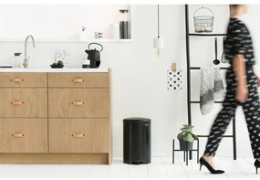 Cestino per la spazzatura nero opaco in acciaio con pedale 20 l NewIcon – Brabantia