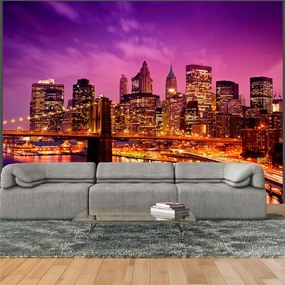 Fotomurale  Manhattan e il Ponte di Brooklyn di notte  Colore Viola, Dimensioni e Misure 250x193