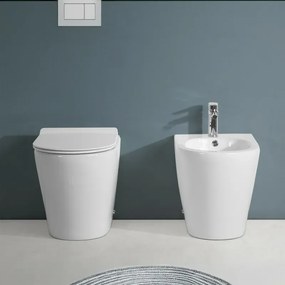 Sanitari Filomuro in ceramica bianco design tondo con copriwc e scarico rimless Ukra