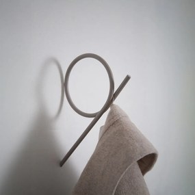 Gancio da parete grigio tortora in metallo Tuba L – Spinder Design