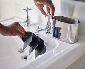 Portaspazzolino verticale color argento lucido in acciaio inox EasyStore Luxe – Joseph Joseph